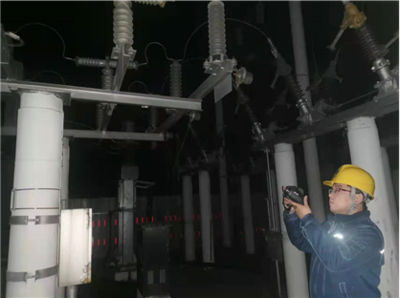 開(kāi)展變電站夜巡 筑牢冬季供電安全防線